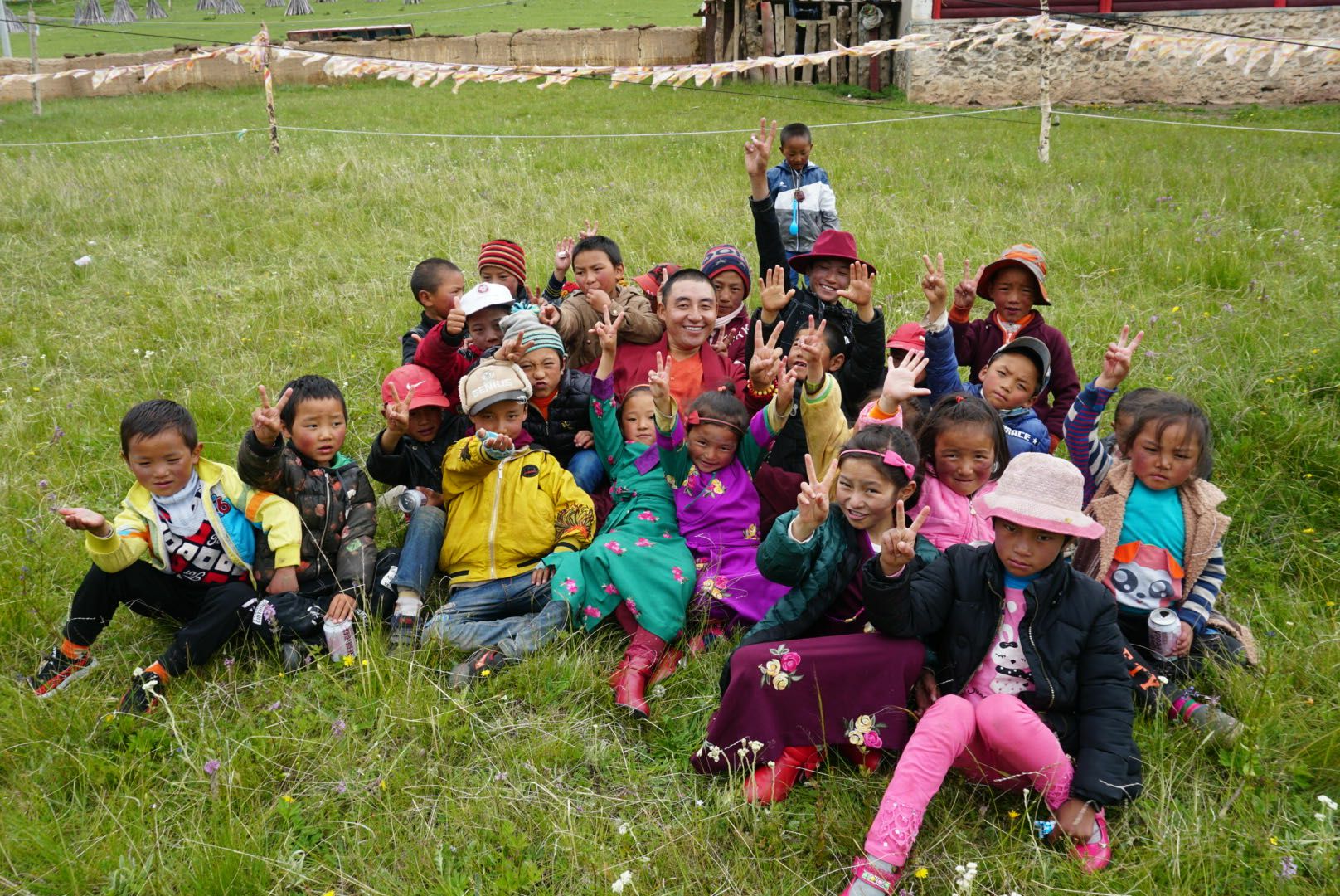 米兰app入口站官网-米兰(中国)公益回顾丨家国同欢月同圆 温暖满载甘孜州(图14)